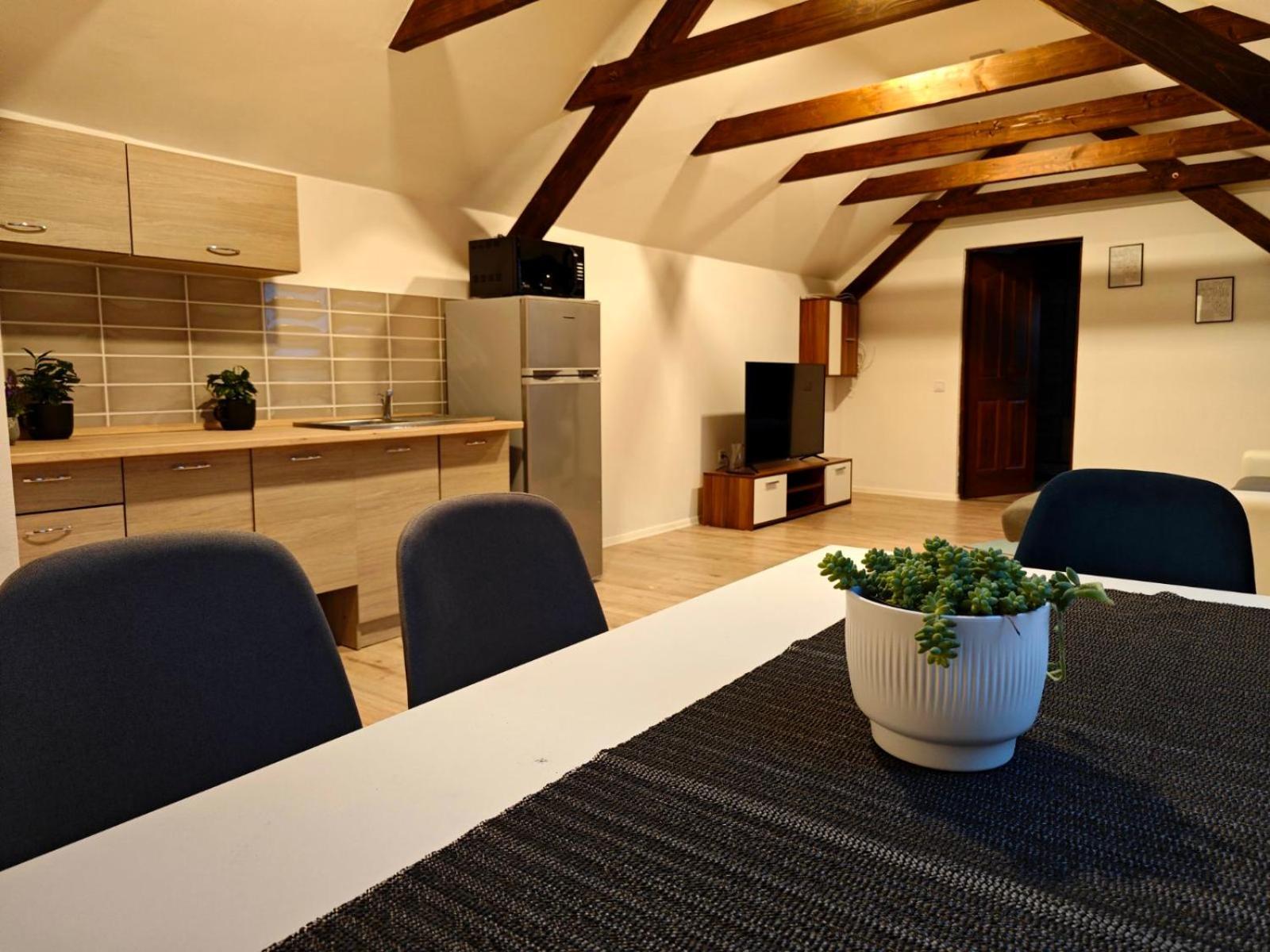 Dama Apartments 埃格尔 外观 照片